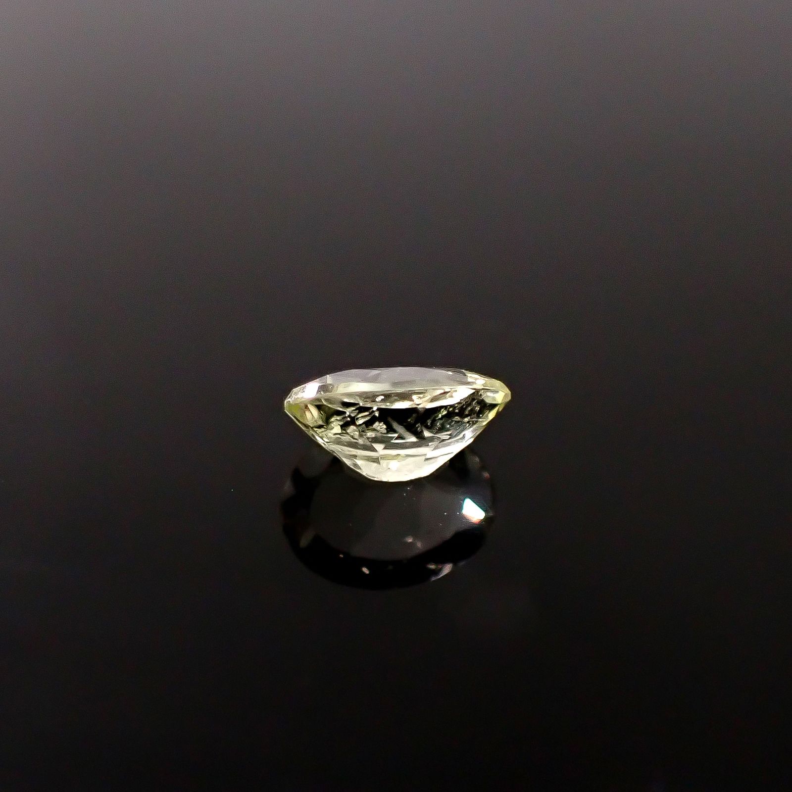 ブラジリアナイト(宝石名ブラジリアナイト)ブラジル産 識別済 0.45ct / 5.8x4.5mm前後 [260131497]