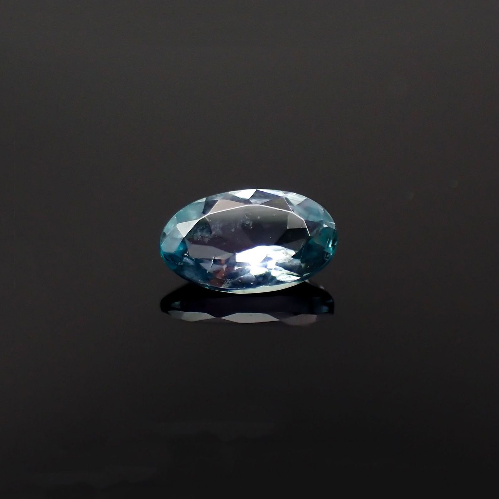 ブルーグリーンコーネルピン(宝石名コーネルピン)タンザニア産 識別済 0.19ct / 4.5x2.6mm前後 [240219232]