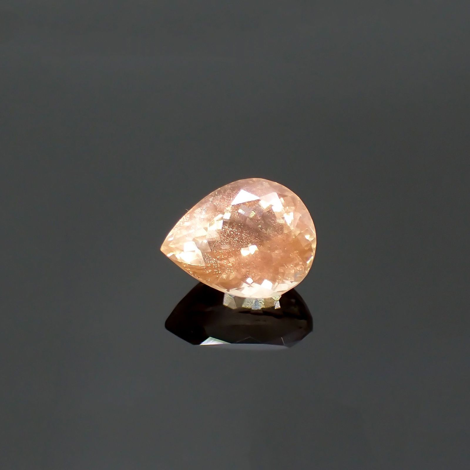 オレゴンサンストーン(宝石名ラブラドライト)アメリカ・オレゴン州産 識別済 2.52ct / 9.9x7.8mm前後 [220114656]