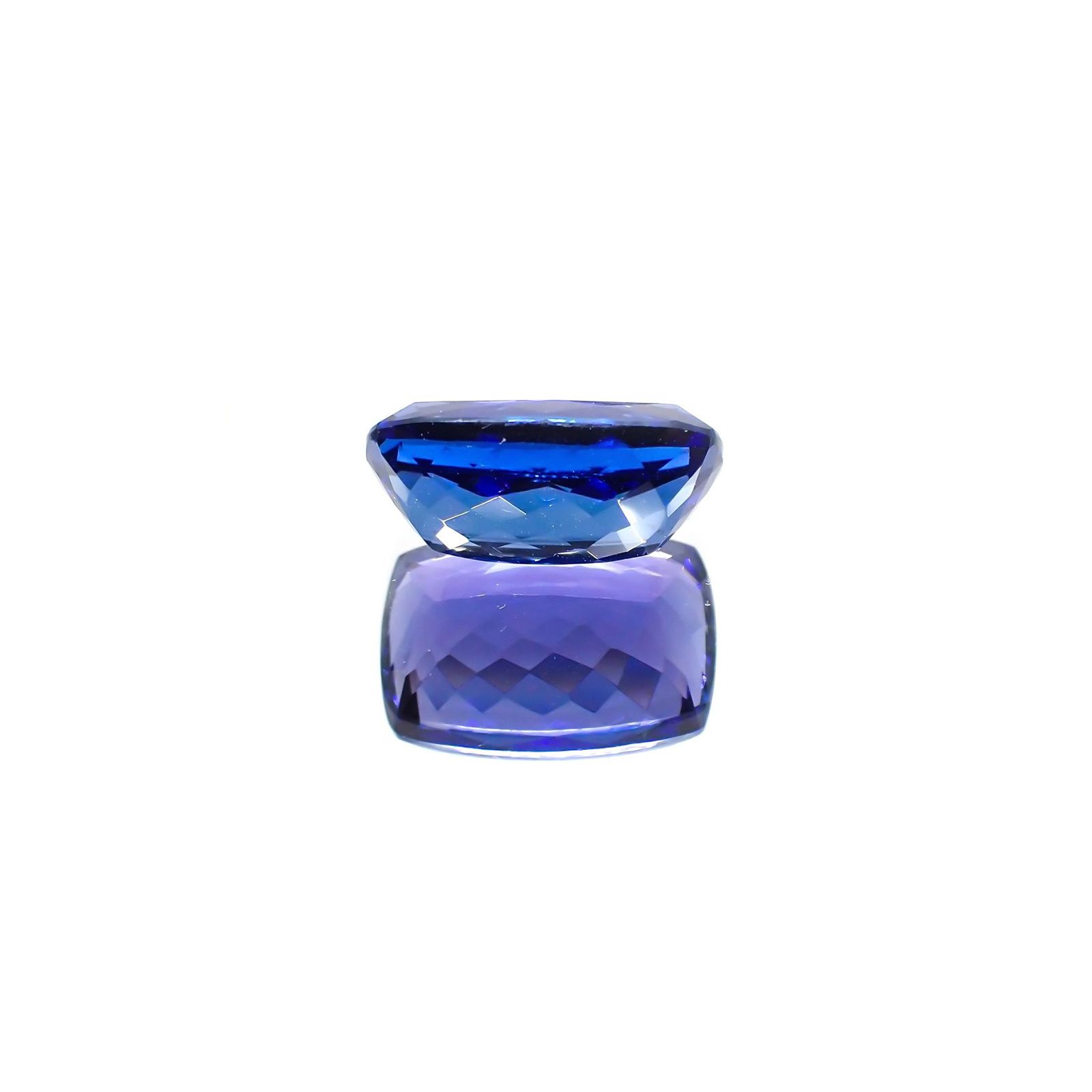 タンザナイト(宝石名タンザナイト) タンザニア産 ソ付(彩珠) 5.755ct / 12.6x9.1mm前後 [210310319]