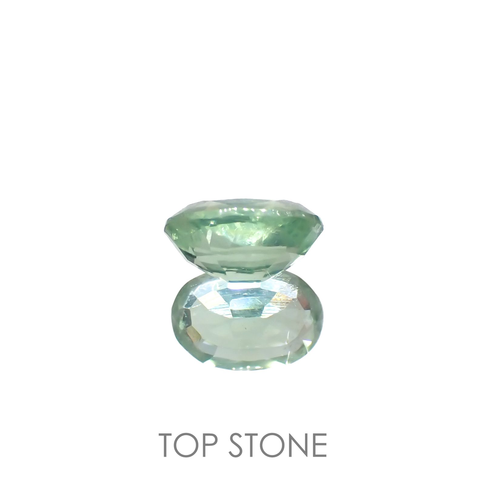 グリーンカイヤナイト(宝石名カイヤナイト)タンザニア産 0.65ct 識別済[220616670]6.2x4.2mm前後