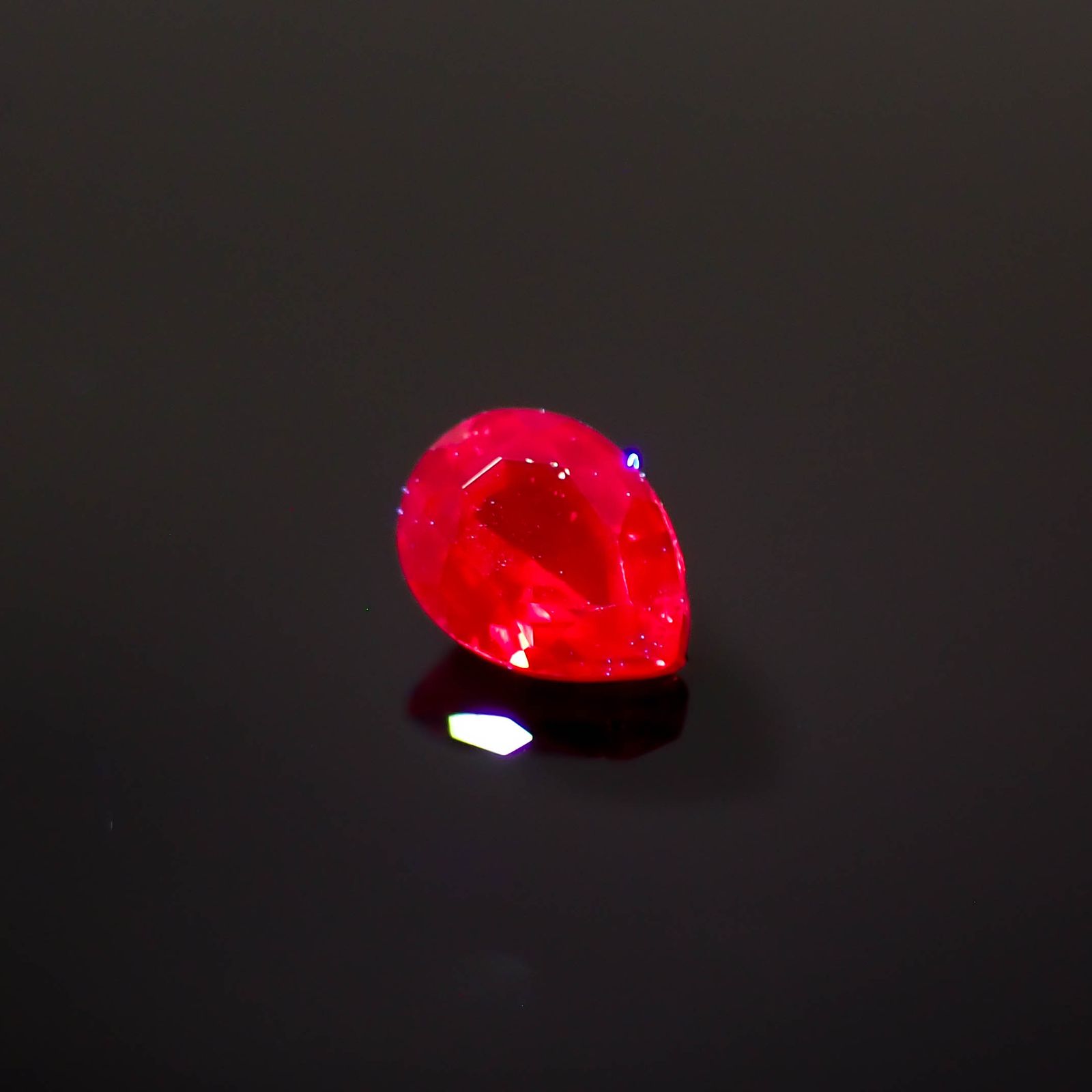 レッドスピネル ビルマ産 0.20ct[230722607]4.1x3.1mm前後
