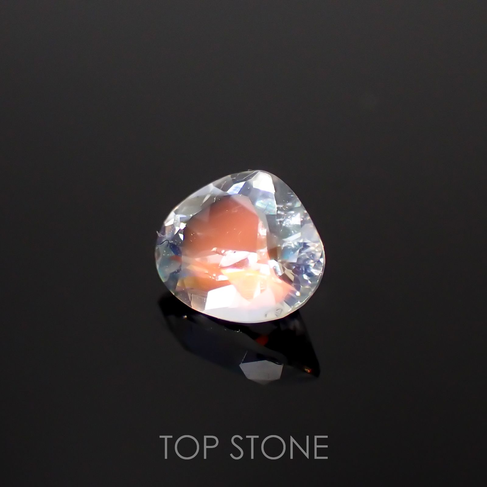 レインボームーンストーン(宝石名ラブラドライト)マダガスカル産 0.39ct 識別済[221119179]4.5x5.5mm前後