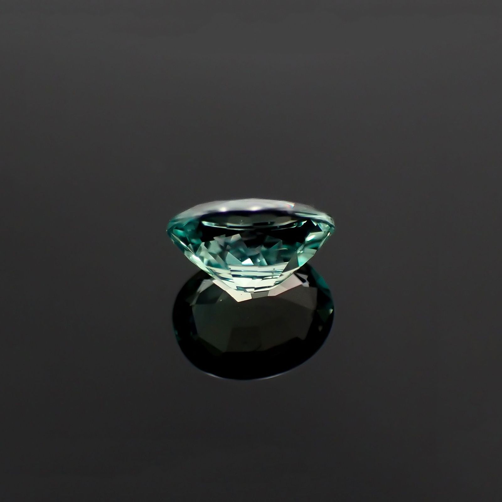 アレキサンドライト(宝石名アレキサンドライト)ブラジル産 GIA鑑付 0.55ct / 5.49x4.47mm前後 [230823162]