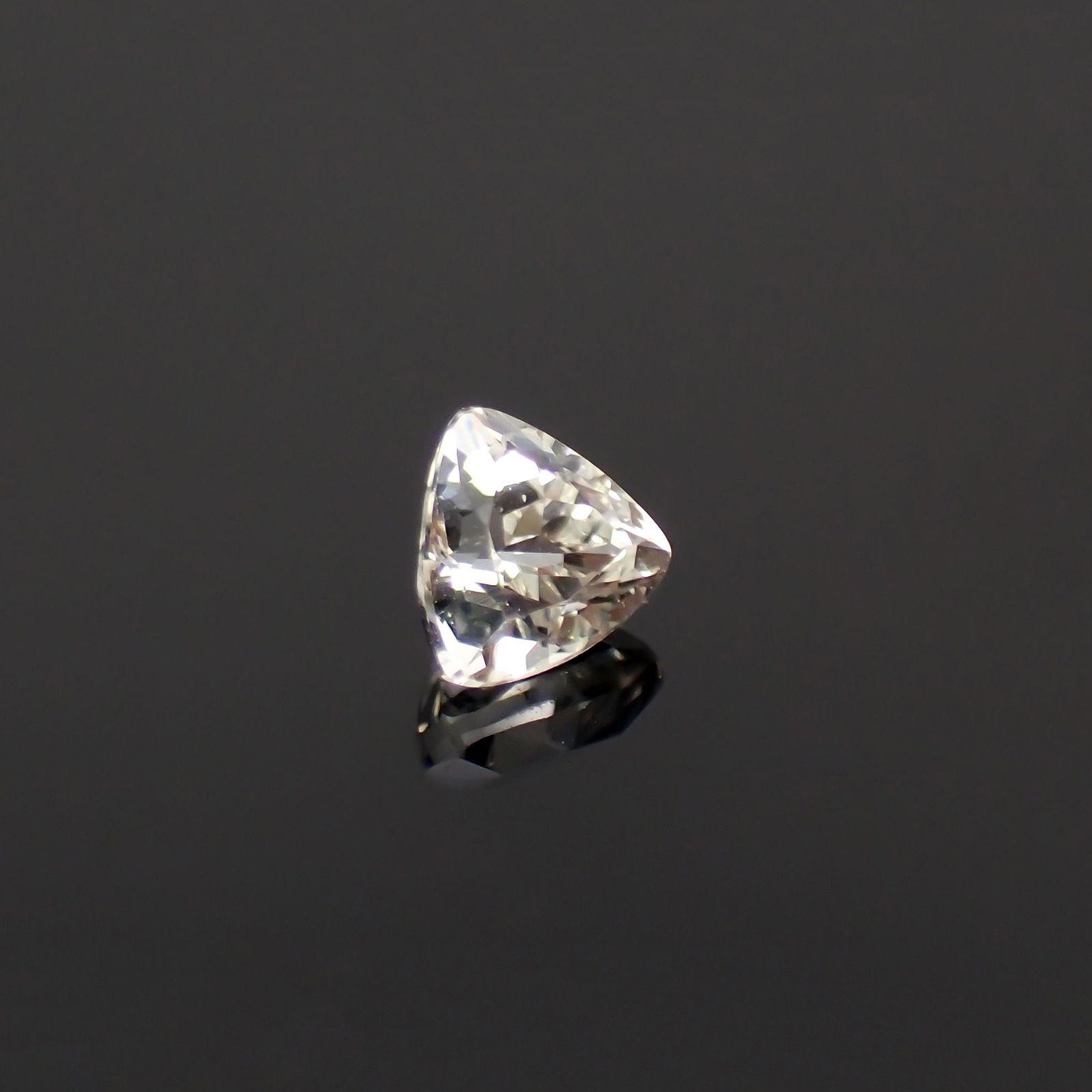 リューコガーネット ビルマ産 0.31ct [230923367]3.9x3.9mm前後