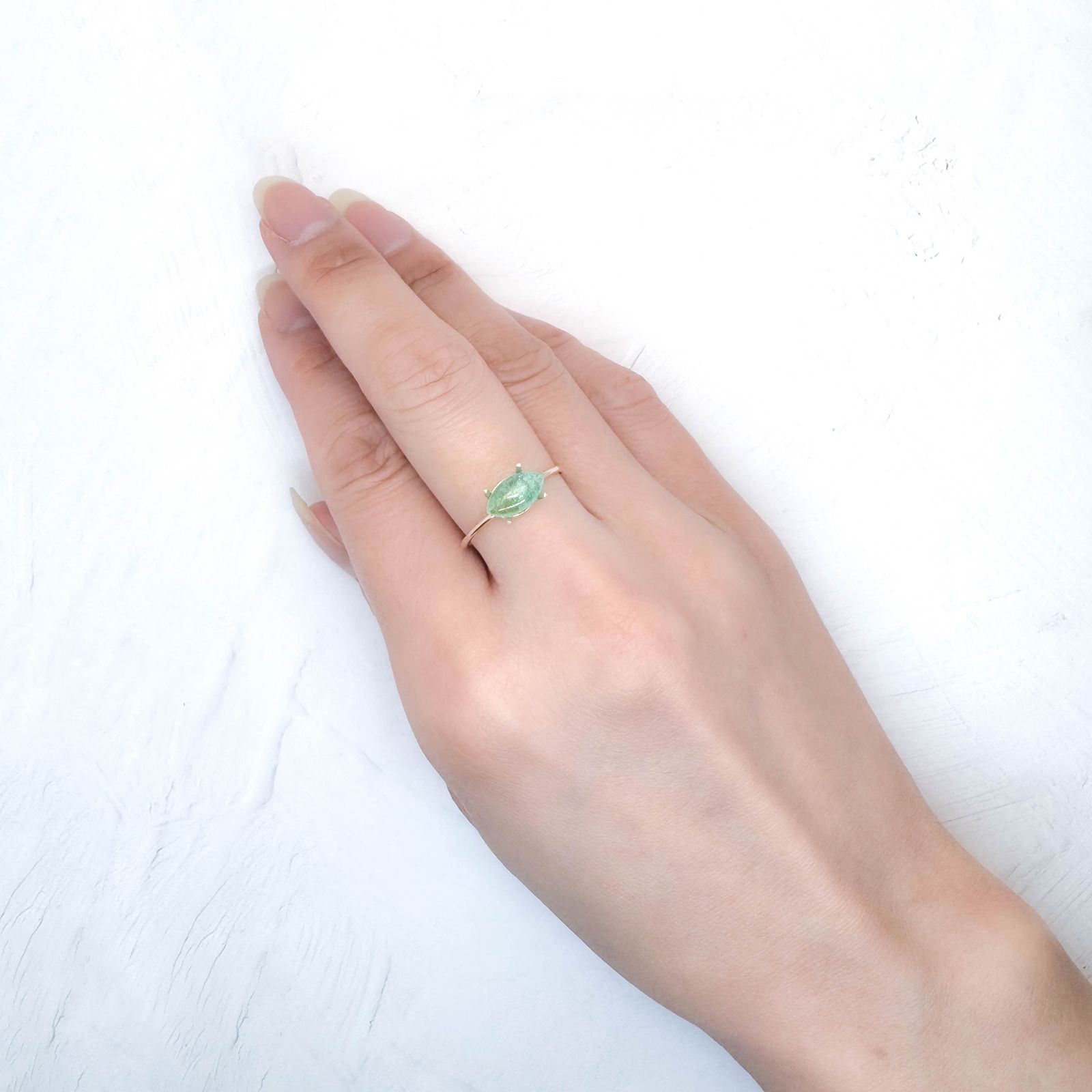 パライバトルマリン ブラジル・キントス鉱山産 0.79ct / 9.4x5.1mm前後 [251031351]