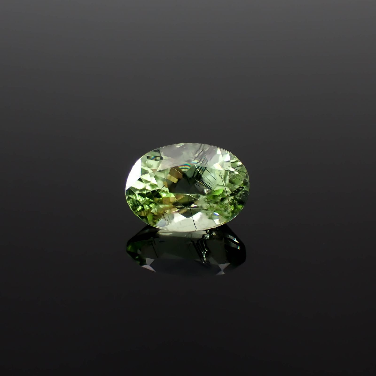 ルドウィジャイトインペリドット パキスタン産 1.57ct[240728520]8.2x6mm前後