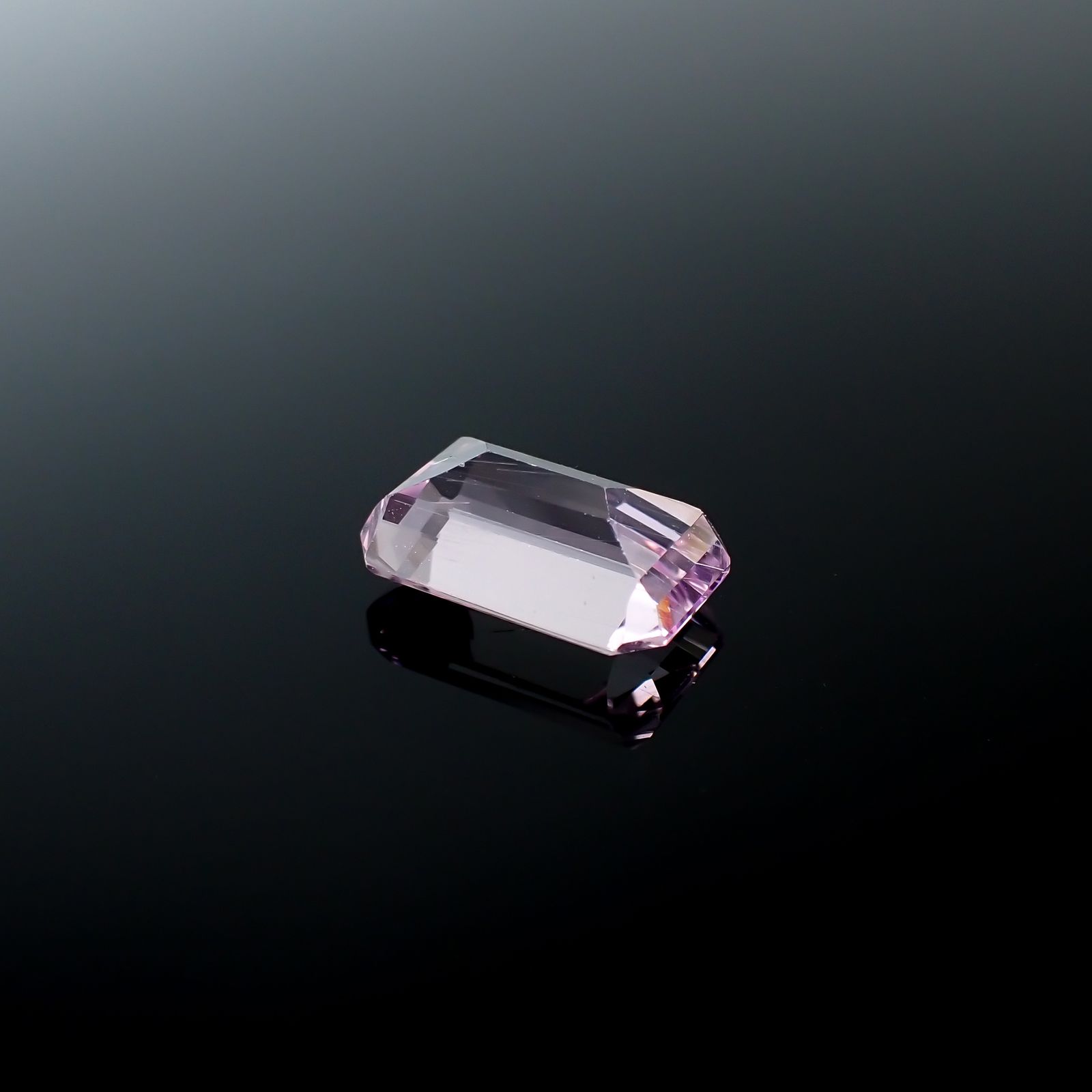 クンツァイト アフガニスタン産 5.71ct[231224713]13.1x8.3mm前後