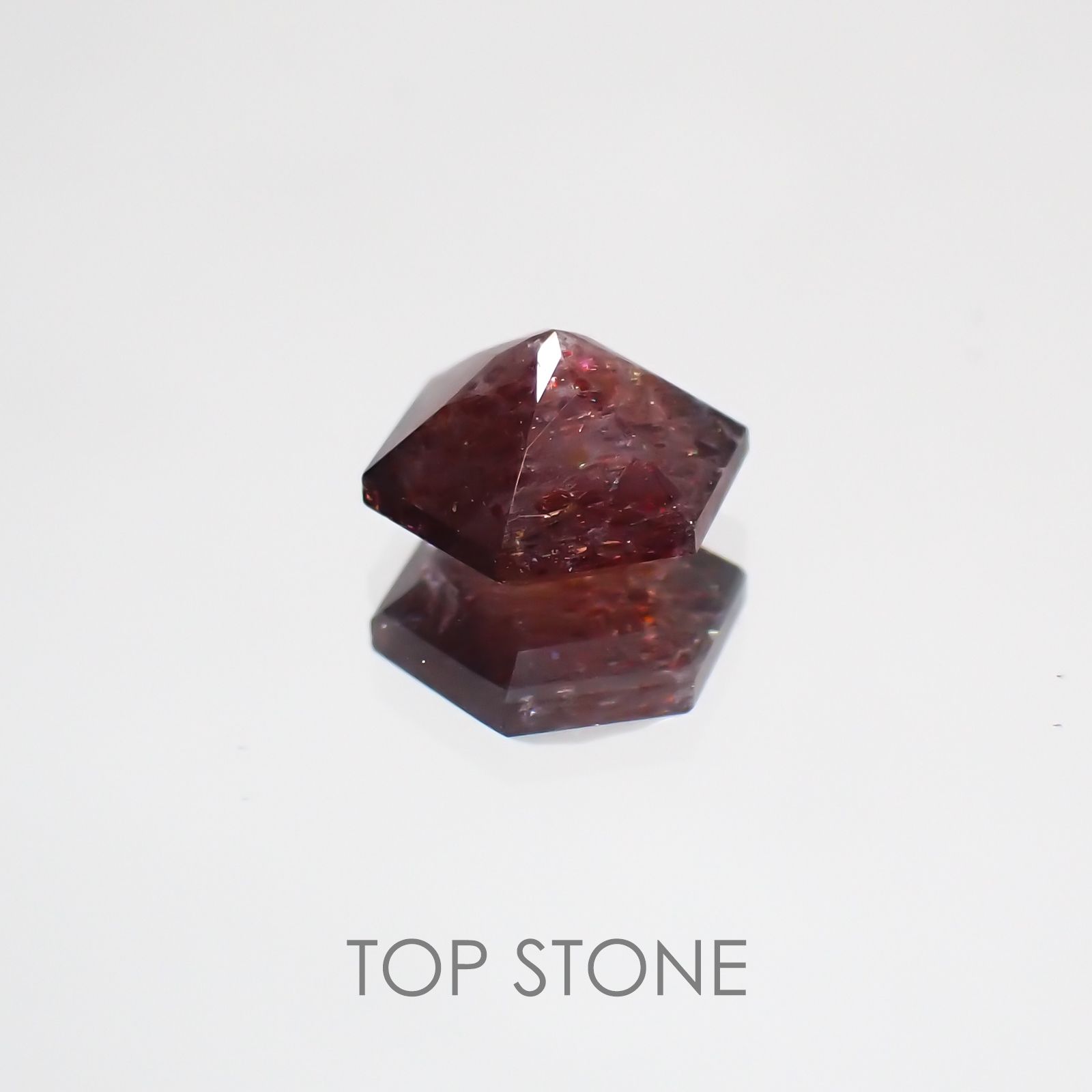 ◇ヘキサゴンカット◇ブラッドショットアイオライトSA インド産 ルース 0.79ct[210210083]6×6mm前後