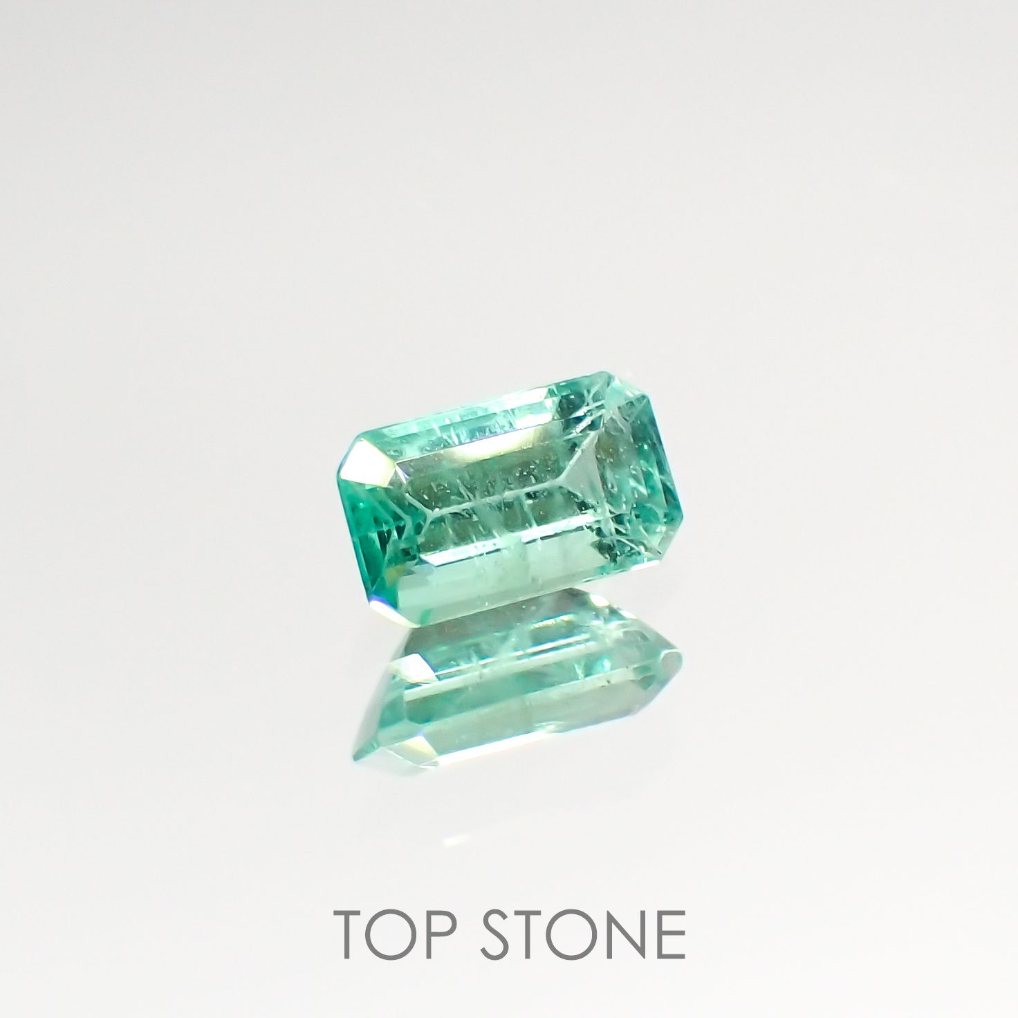 エメラルド(宝石名エメラルド) ザンビア産 0.30ct 識別済[210812994]5.2×3.1mm前後 | TOP STONE(トップストーン)