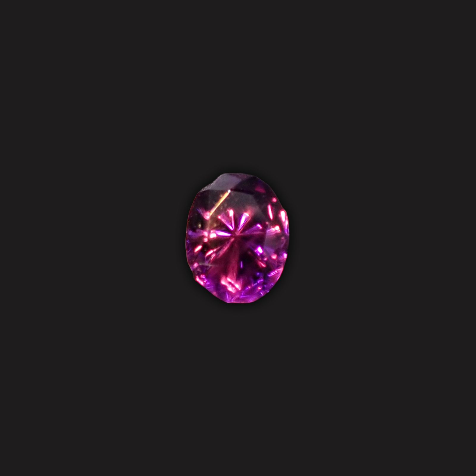 ◇甲州貴石切子Plus Three◇カラーシフトアメジスト ブラジル/ウルグアイ産 1.76ct / 9x7mm前後 [251231454]