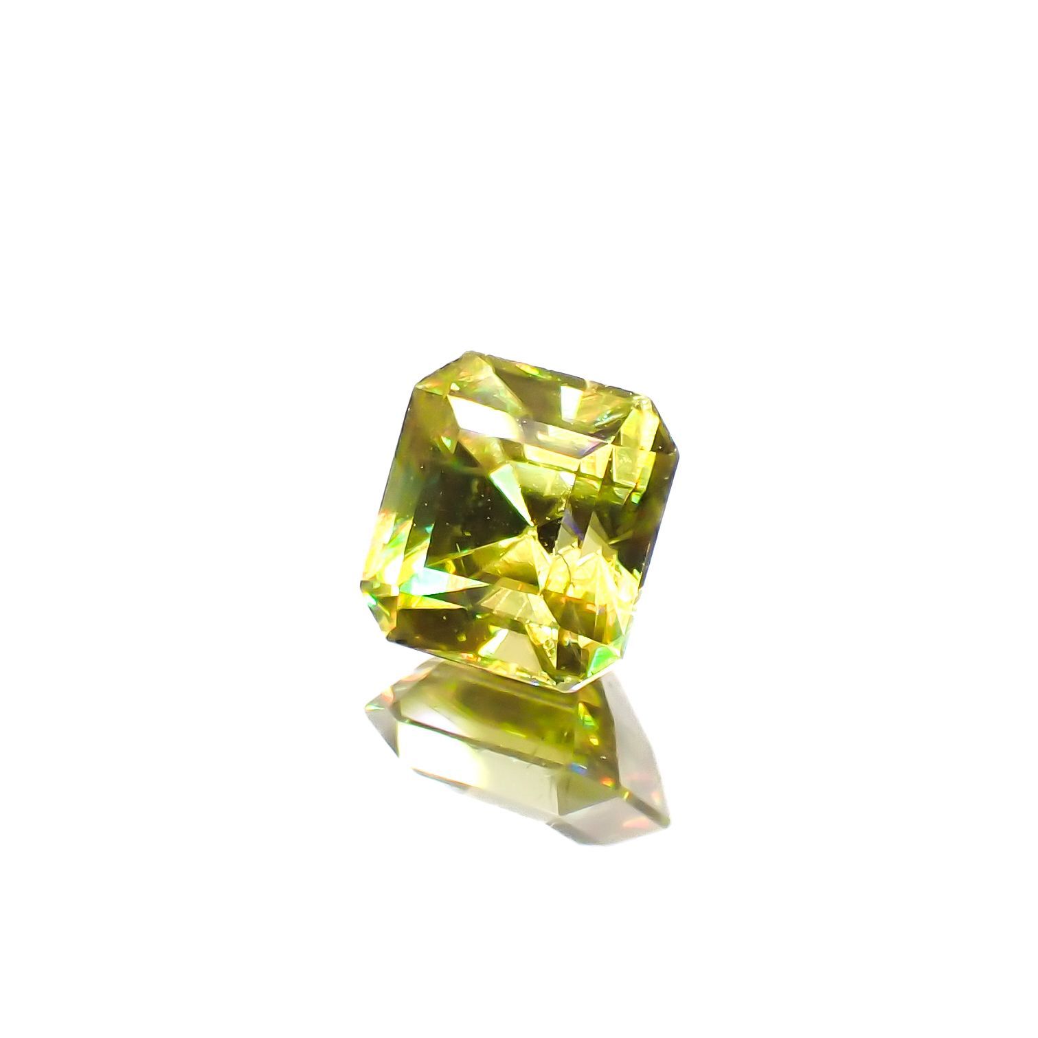 スフェーン(宝石名スフェーン)マダガスカル産 0.85ct 識別済[230120093]5.3x5mm前後