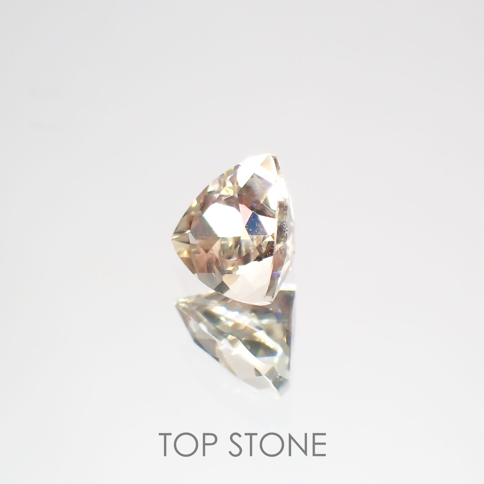 オレゴンサンストーン(宝石名ラブラドライト) アメリカ・オレゴン州産 0.44ct 識別済[21018885]4.9×4.9mm前後