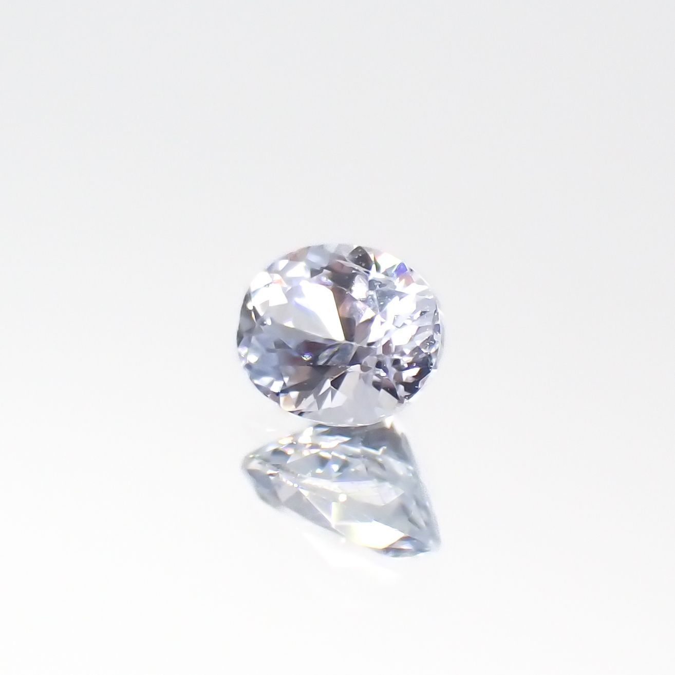 アイスブルーサファイア(宝石名サファイア)スリランカ/マダガスカル産 0.31ct 識別済[230421395]4.3x3.4mm前後