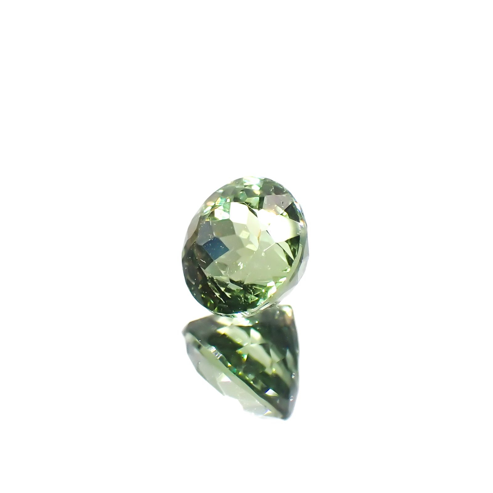 グリーンアパタイト マダガスカル産 0.88ct [241129484]5.5x5.5mm前後