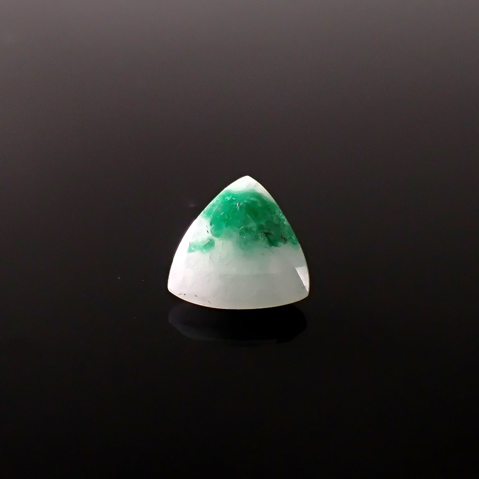 エメラルドインクォーツ パキスタン産 3.11ct / 10.7x10.7mm前後 [260231659]