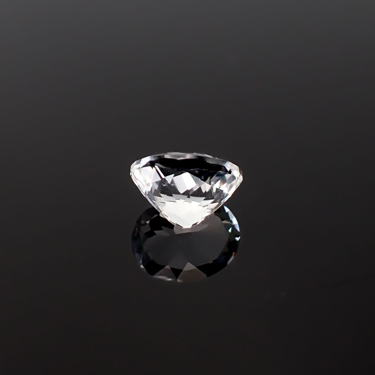 日本水晶 宮崎県板谷産 0.92ct / 7.1x5.7mm前後 [260632424]