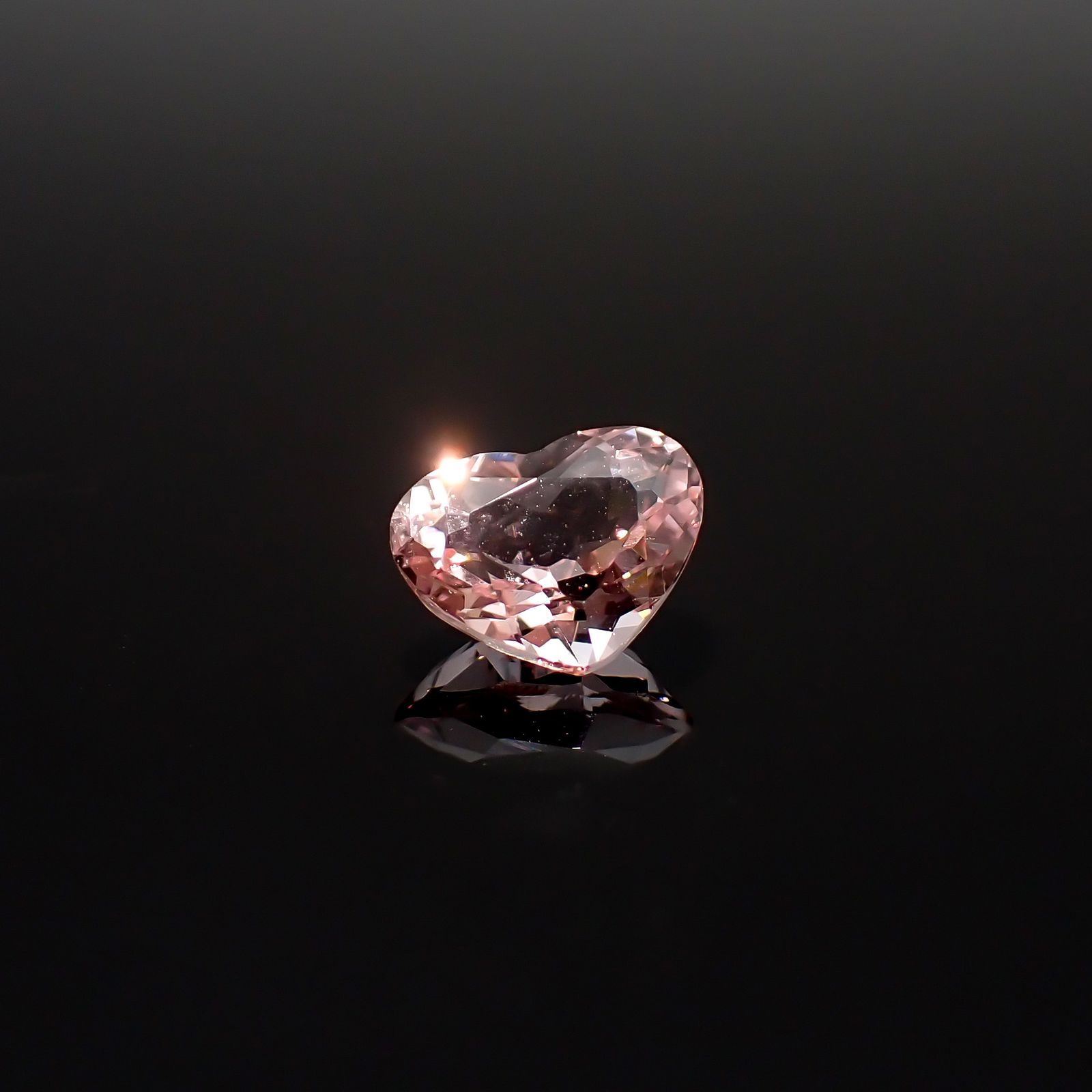 モルガナイト ブラジル産 1.44ct / 6.7x8.6mm前後 [260632305]