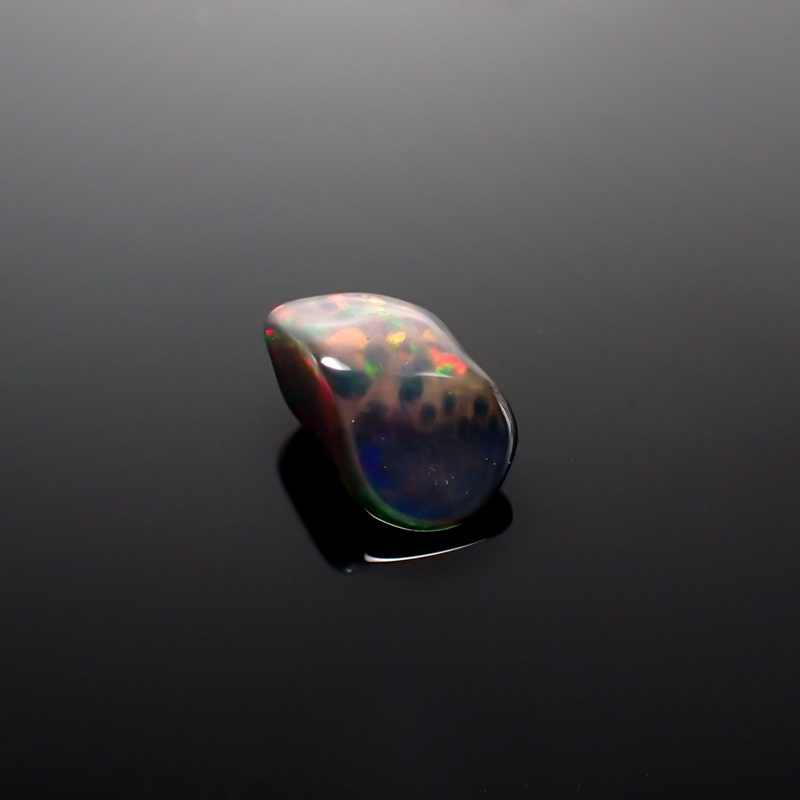 ◇バロック型◇ブラックオパール(宝石名オパール/加熱処理) エチオピア産 1.36ct 識別済[210913249]9.2×6.3mm前後