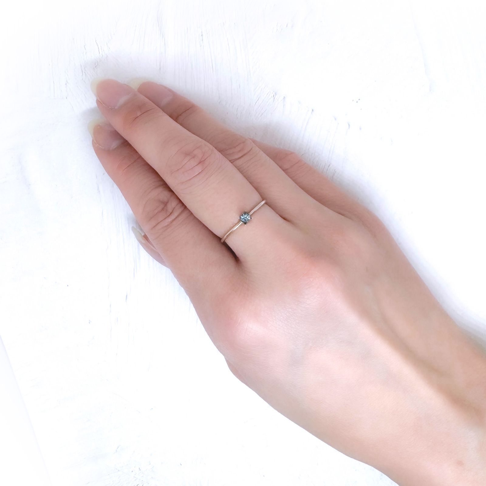 ベニトアイト アメリカ・カリフォルニア州産 0.093ct / 2.7x2.6mm前後 [251231470]