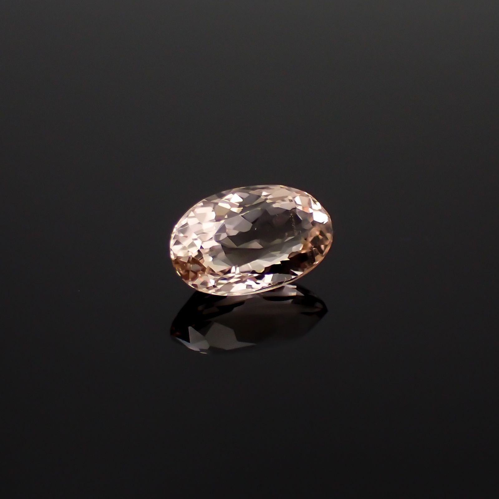 モルガナイト(宝石名モルガナイト)ナイジェリア産 識別済 1.26ct / 8.6x5.5mm前後 [260321160]