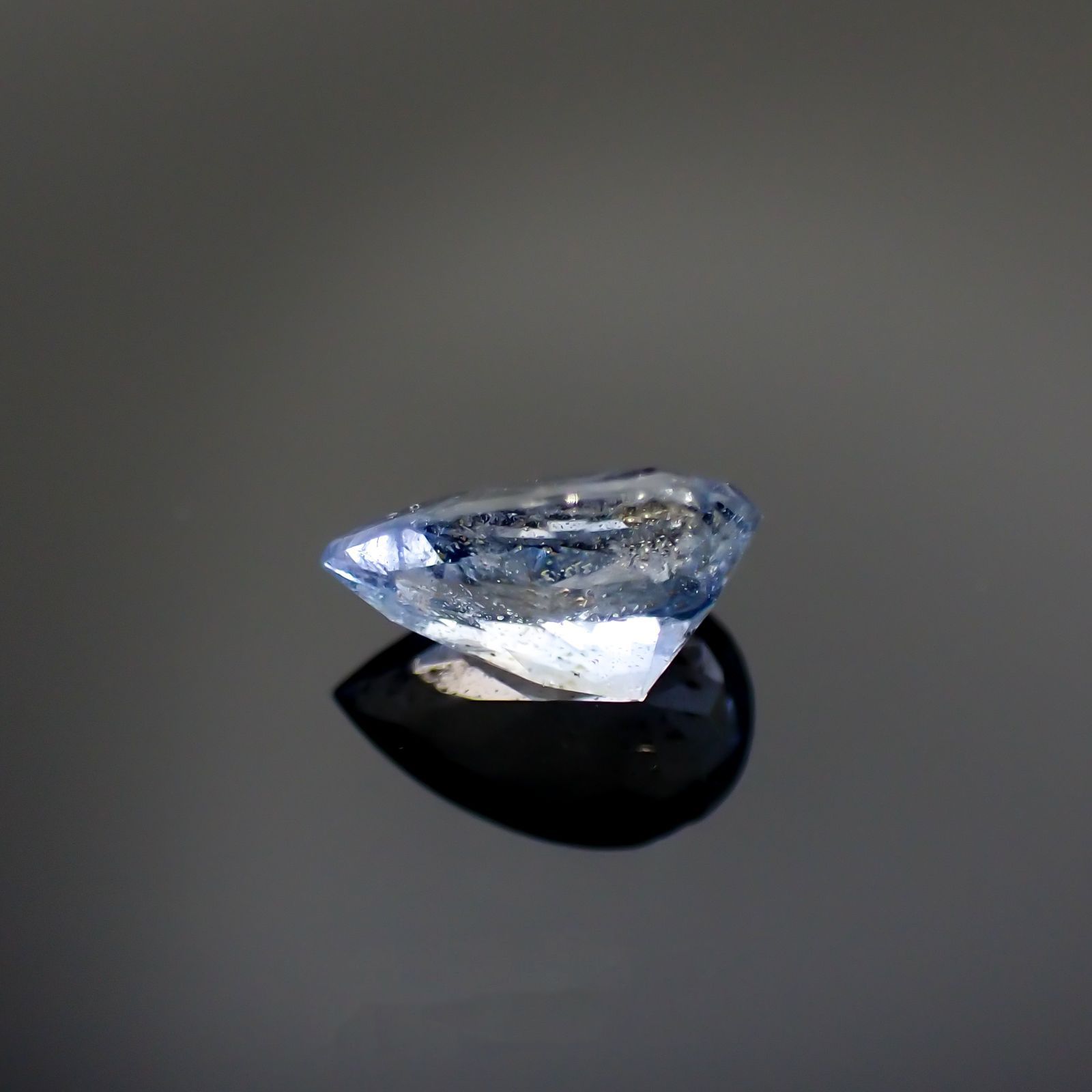 ジェレメジェバイト(宝石名エレメージェバイト)ナミビア産 0.450ct ソ付(彩珠)[230823133]6.4x4mm前後