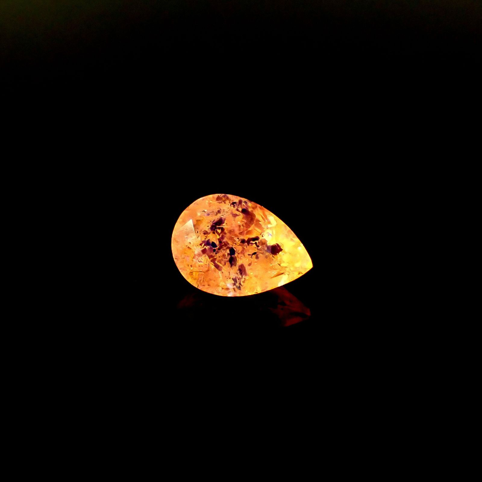 ラズライトインソーダライト フルオレッセンス アフガニスタン産 0.54ct [250530470]7.2x5.1mm前後
