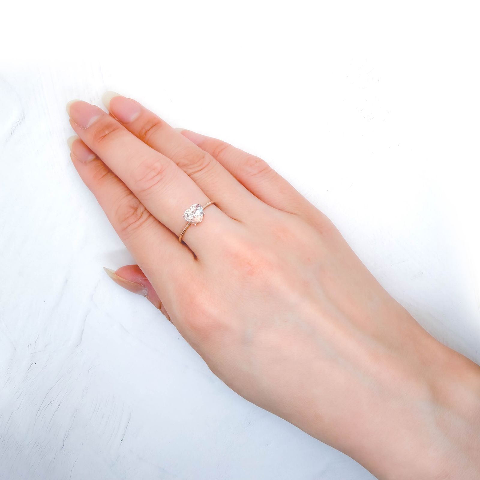 レインボームーンストーン マダガスカル産 0.76ct / 5.9x6.7mm前後 [260632375]