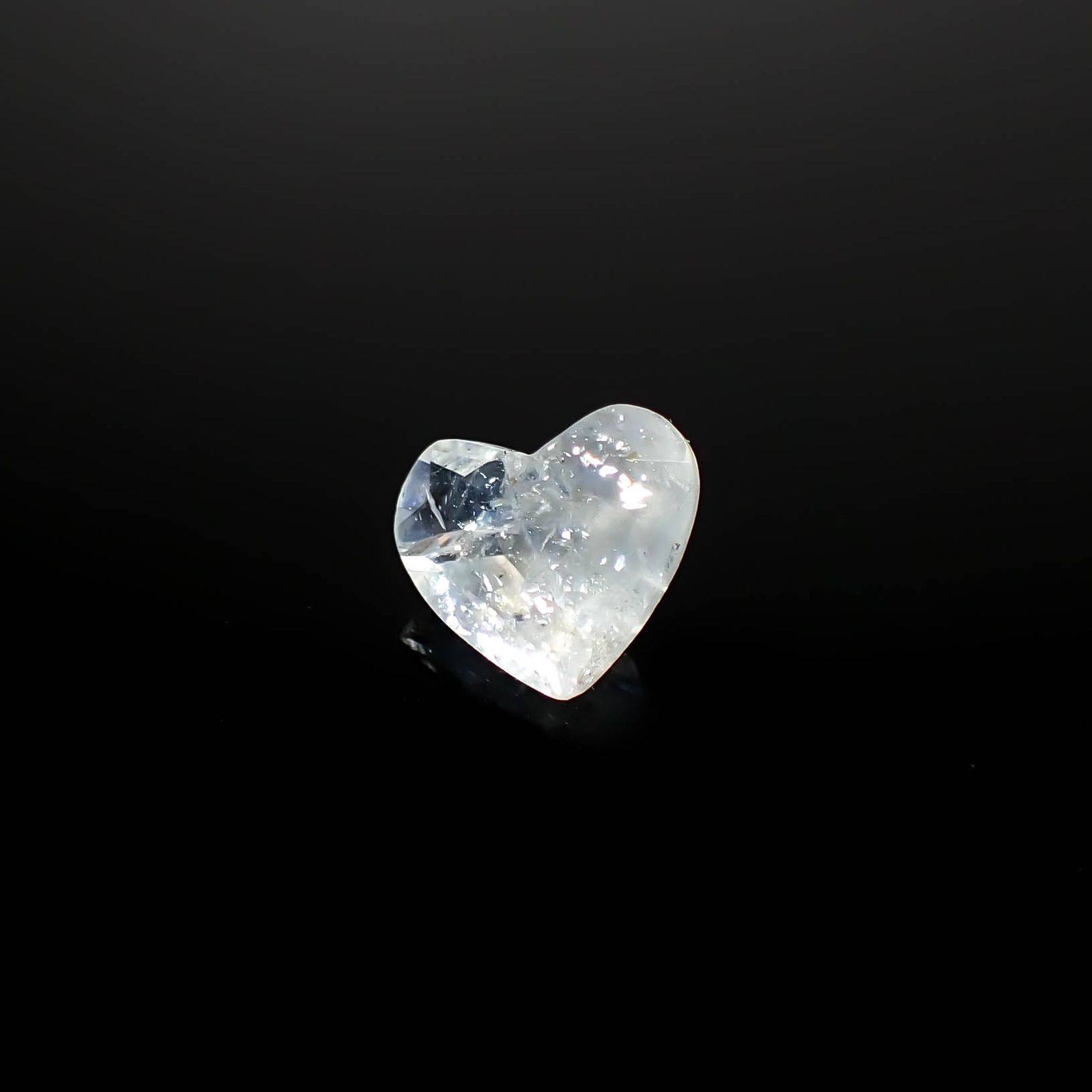 イリデッセンスアクアマリン ブラジル産 0.86ct [250730842]6.4x7.4mm前後