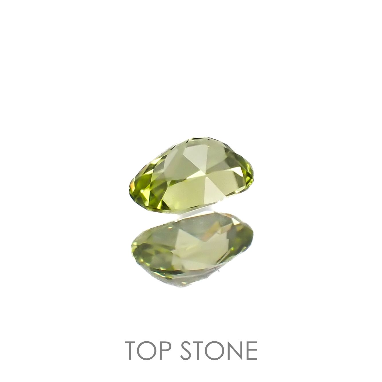 パラサイティックペリドット(宝石名ペリドット)採取地：ロシア 0.23ct 識別済[220616240]4.6x3.2mm前後