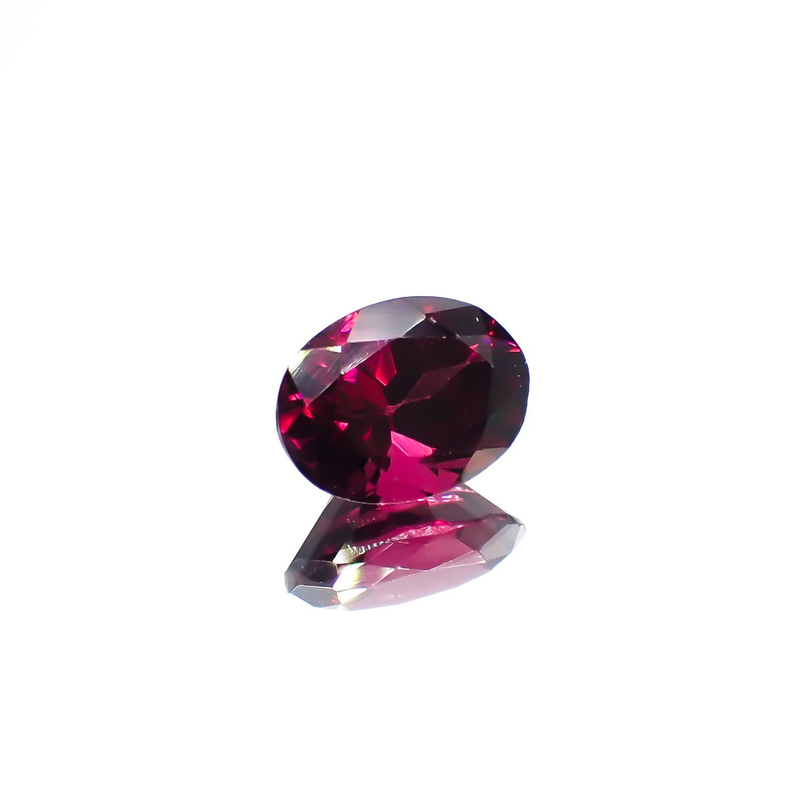 ロードライトガーネット(宝石名ロードライト・ガーネット)ブラジル産 1.87ct 識別済[220717060]8.2x6.2mm前後
