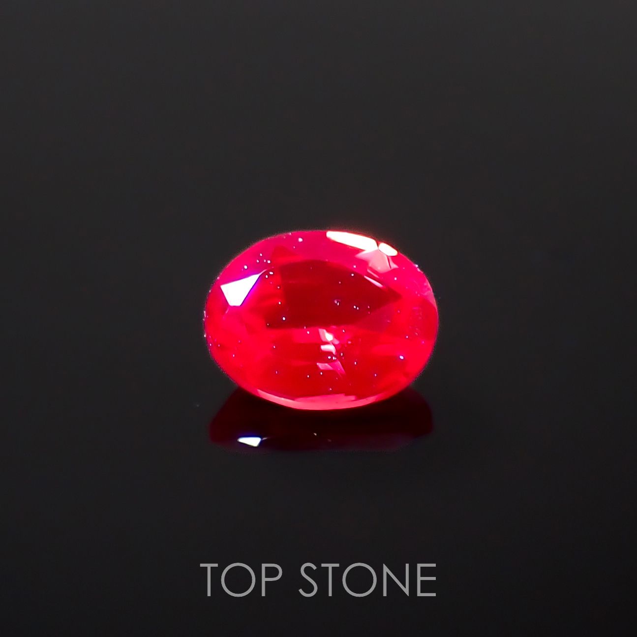 レッドスピネル ビルマ/マダガスカル産 0.19ct[230220552]4x3.1mm前後