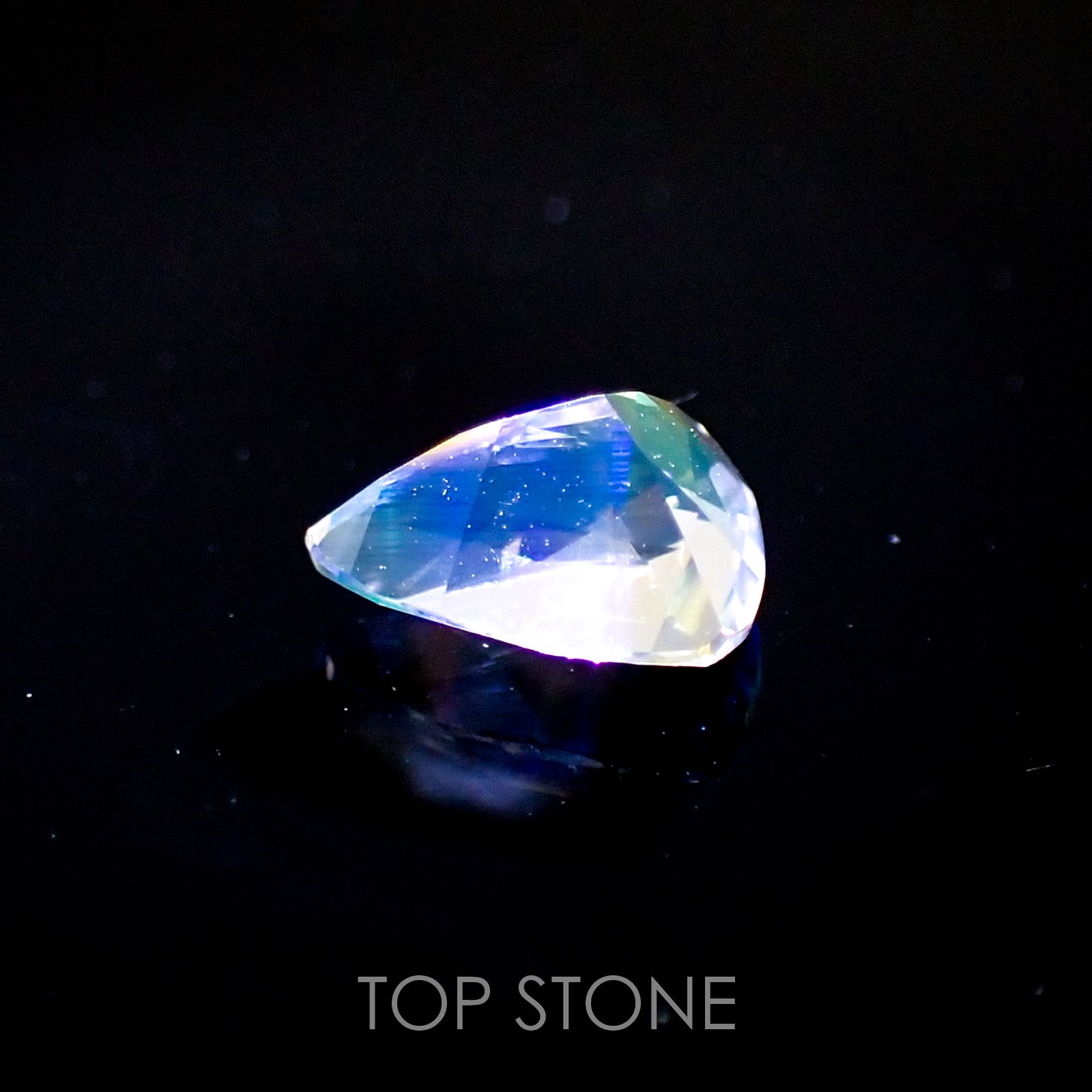 レインボームーンストーン(アンデシンラブラドライト) マダガスカル産 ルース 0.7ct[210410408]7×5.5mm前後