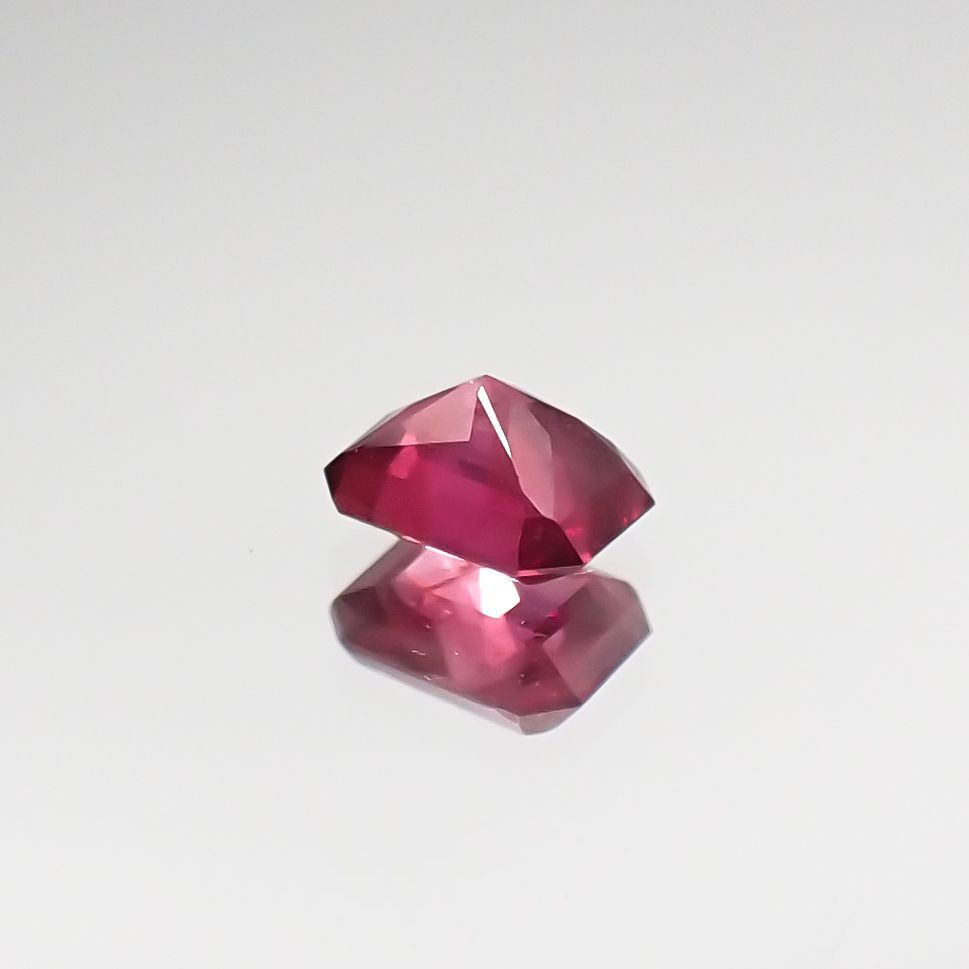 ルビー 非加熱(宝石名ルビー) マダガスカル産 0.21ct 識別済[210711730]3.7×2.8mm前後
