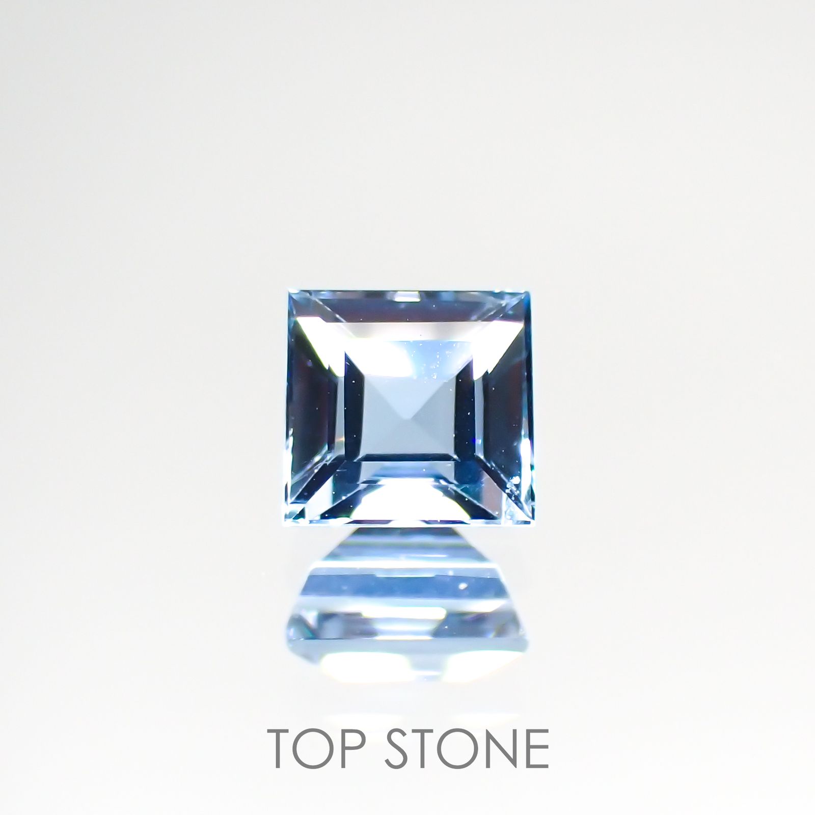アクアマリン サンタマリアカラー(宝石名アクアマリン) モザンビーク産 0.71ct 識別済[210912600]4.9×4.8mm前後