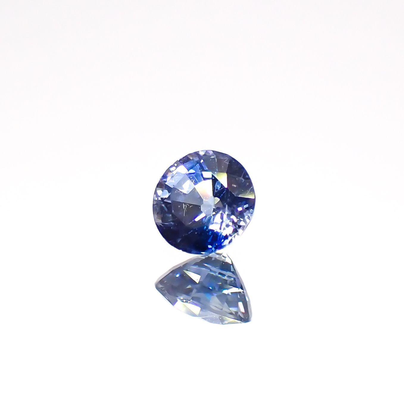 アイスブルーサファイア(宝石名サファイア)スリランカ/マダガスカル産 0.42ct 識別済[220515971]4.4x4.3mm前後