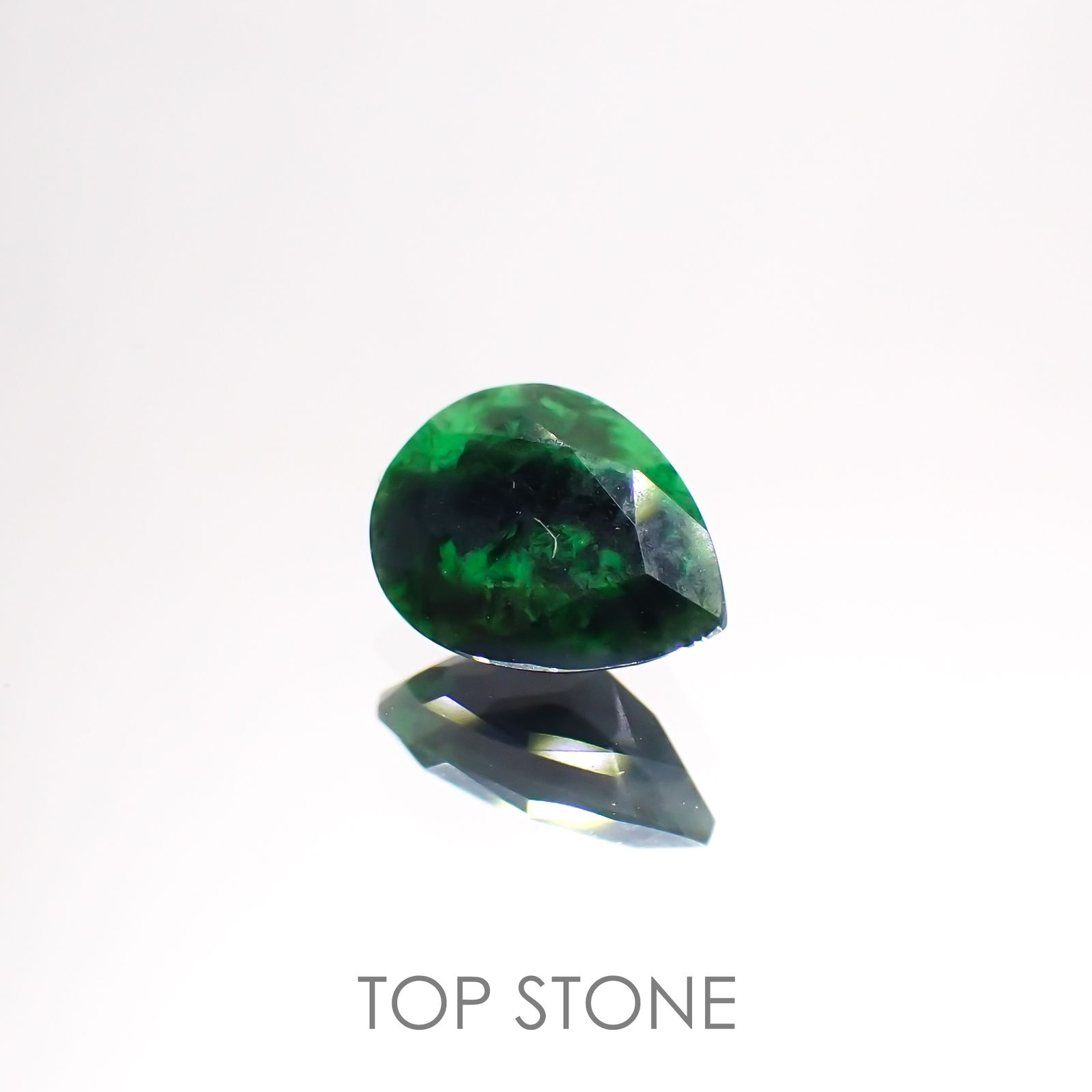 モーシッシ ビルマ産 0.82ct[220114185]7.8x5.6mm前後