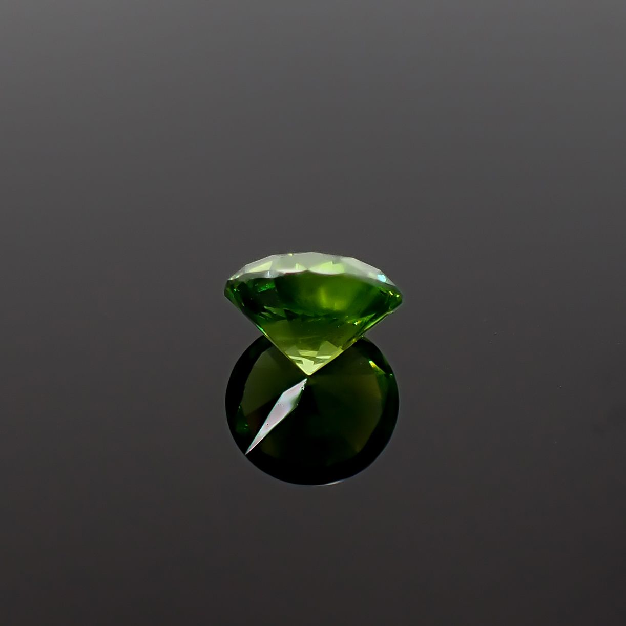 デマントイドガーネット ロシア産 1.08ct / 6.3x6.3mm前後 [260432070]