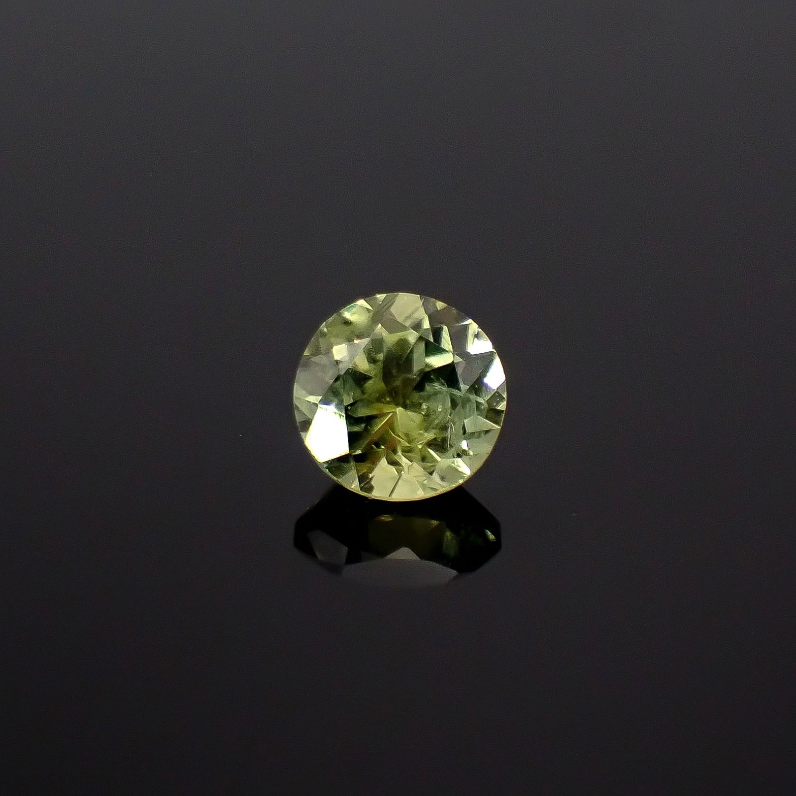 モンタナサファイア(宝石名サファイア)アメリカ・モンタナ州産 識別済 0.73ct / 5.1x5.1mm前後 [260214017]