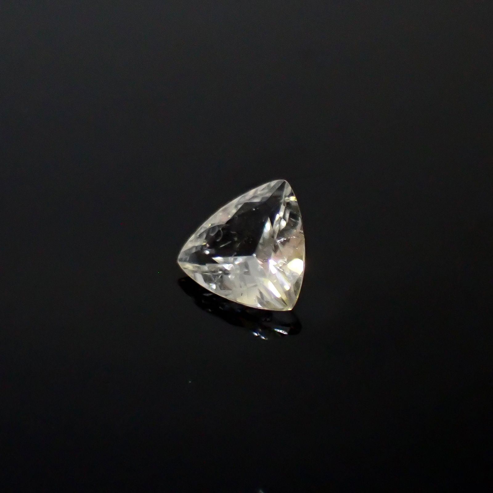 ダトーライト(宝石名ダトーライト)ロシア/アメリカ産 0.903ct ソ付(日独)[250430293]7.13x7.12mm前後