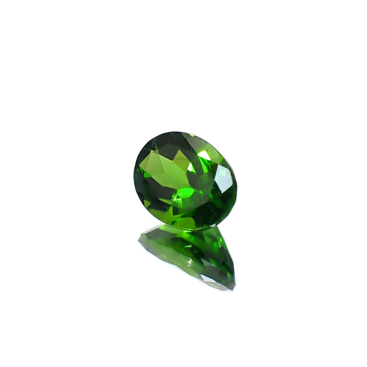 クロムダイオプサイド(宝石名クロム・ダイオプサイド)ロシア産 0.75ct 識別済[250430275]6.7x4.8mm前後