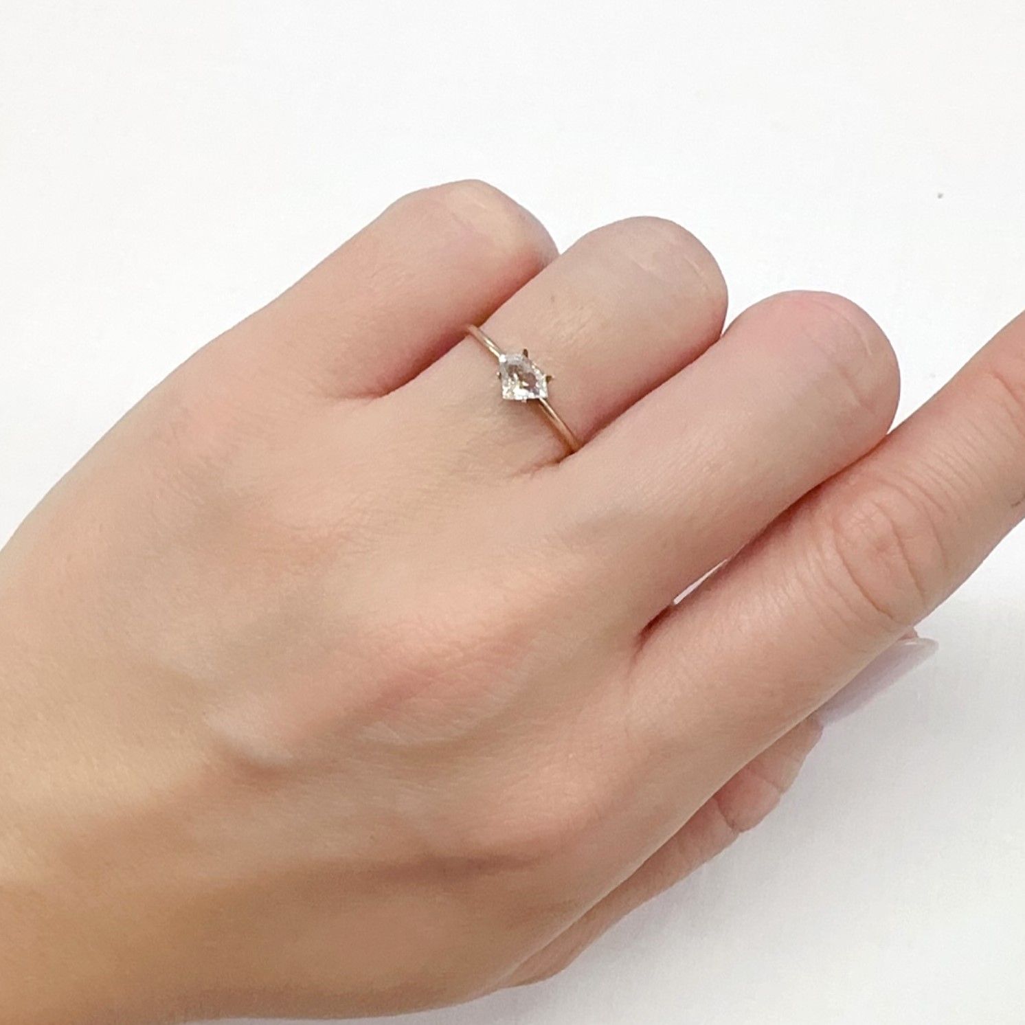 ◇カスタムペンタゴンカット◇オイルインクォーツ パキスタン産 0.33ct [231224726]4.5x5.9mm前後