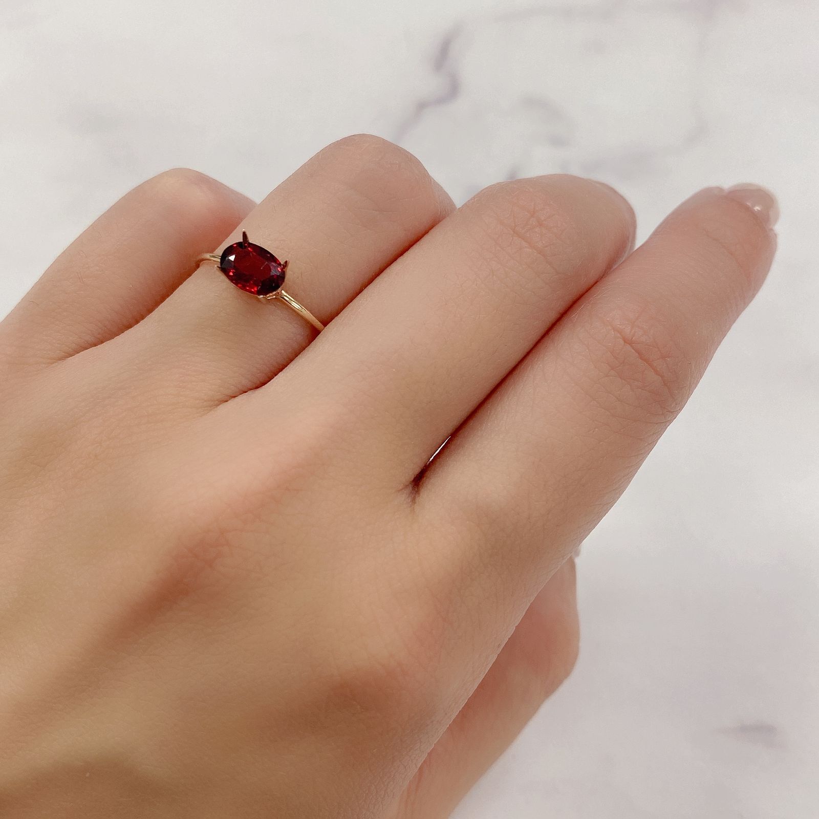 レッドスピネル(宝石名レッド・スピネル)タンザニア産 0.885ct ソ付(彩珠)[220817243]7.2x5.2mm前後