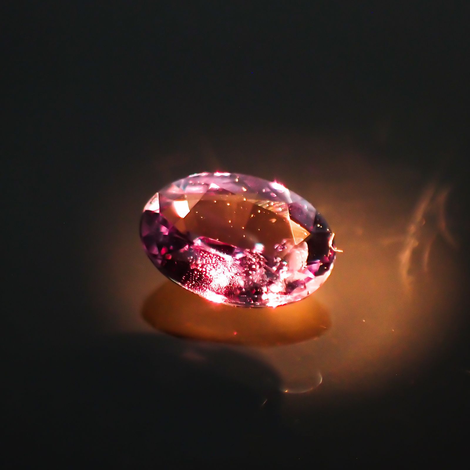 アレキサンドライト(宝石名アレキサンドライト)ブラジル産/EmeraldMains社製 0.108ct ソ付(彩珠)[220113812]3.5x2.5mm前後