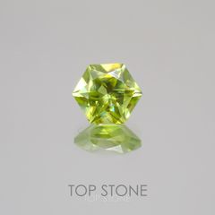 ◇ヘキサゴンカット◇スフェーン(宝石名スフェーン) マダガスカル産 0.71ct 識別済[21029415]5.1×5mm前後
