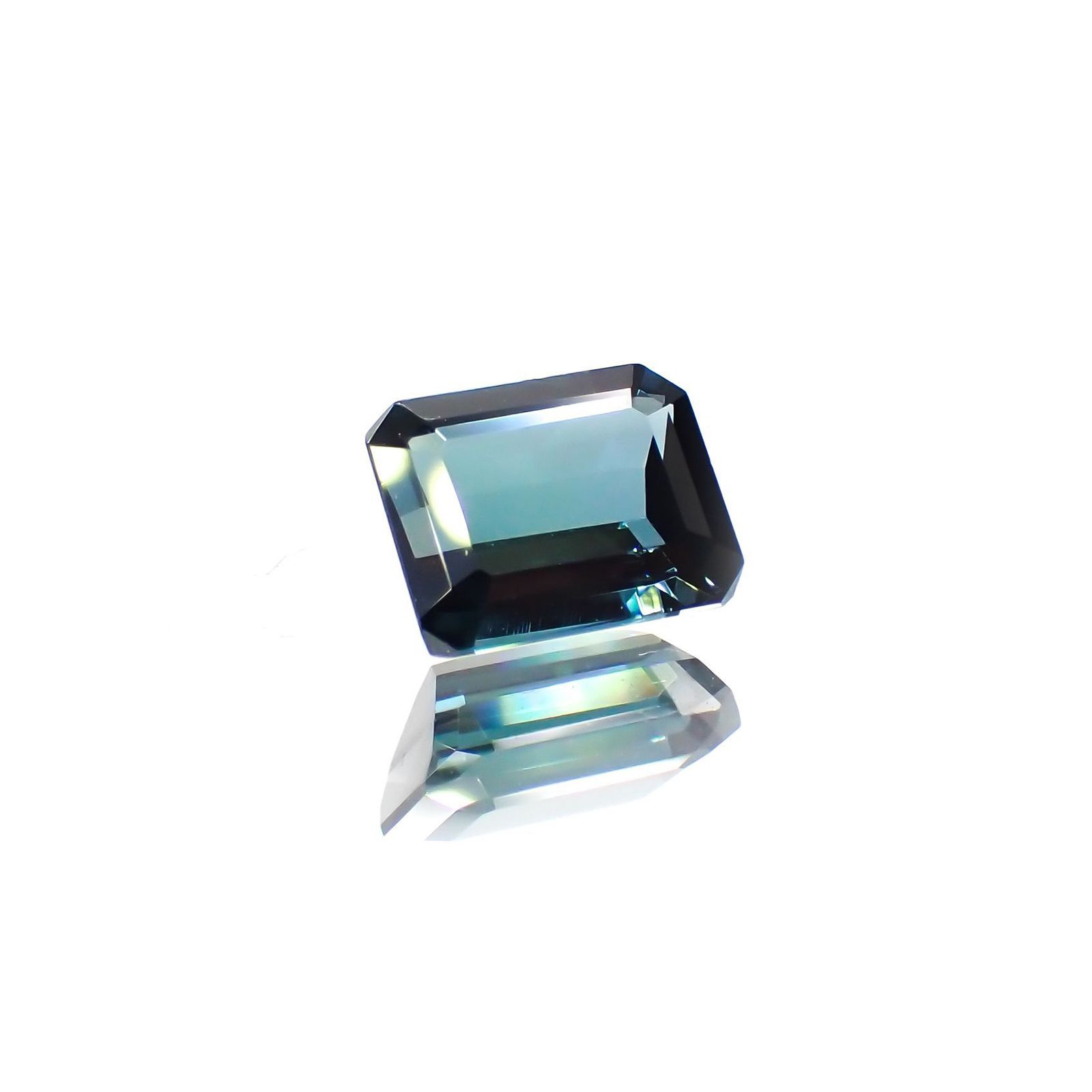 ブルートルマリン(宝石名ブルー・トルマリン) ナイジェリア/ブラジル産 ソ付(彩珠) 1.455ct / 7.3x5.8mm前後 [211013590]