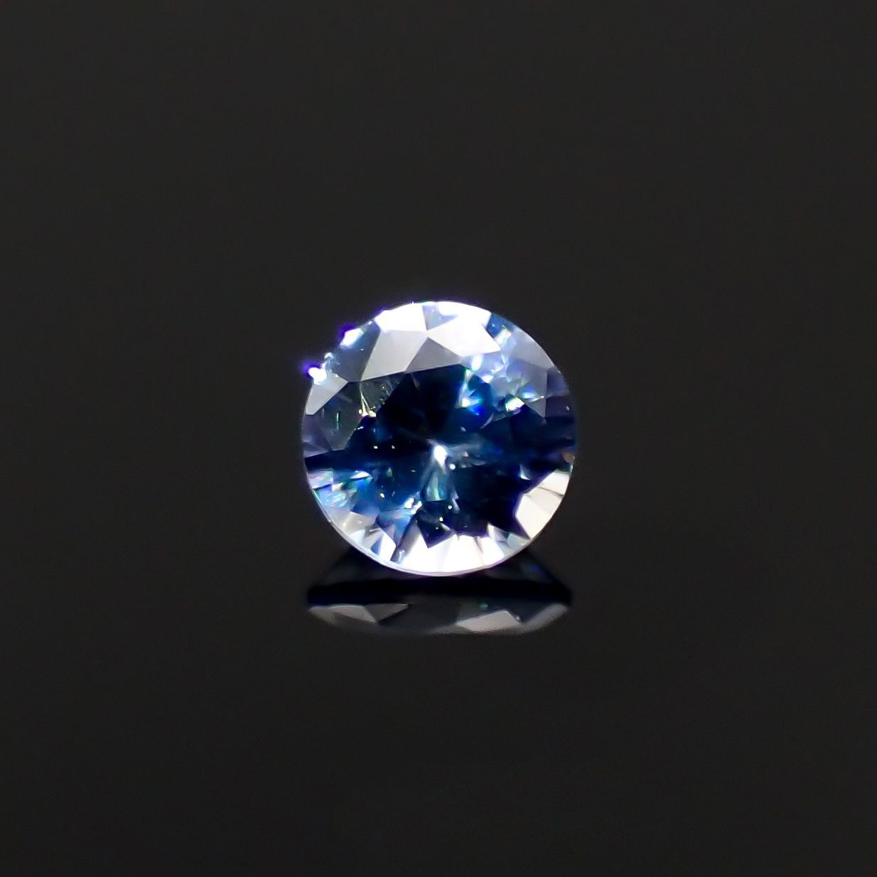 ベニトアイト(宝石名ベニトアイト)アメリカ・カリフォルニア州産 0.051ct 識別済[230220697]2.3x2.3mm前後