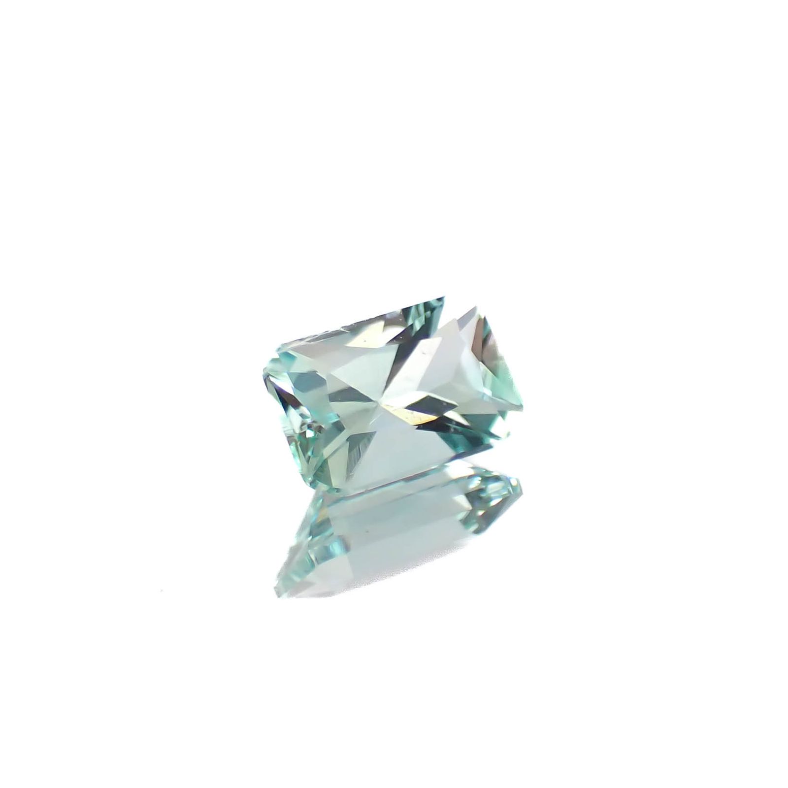 ミントベリル ナイジェリア産 0.37ct [250430197]5.7x3.6mm前後