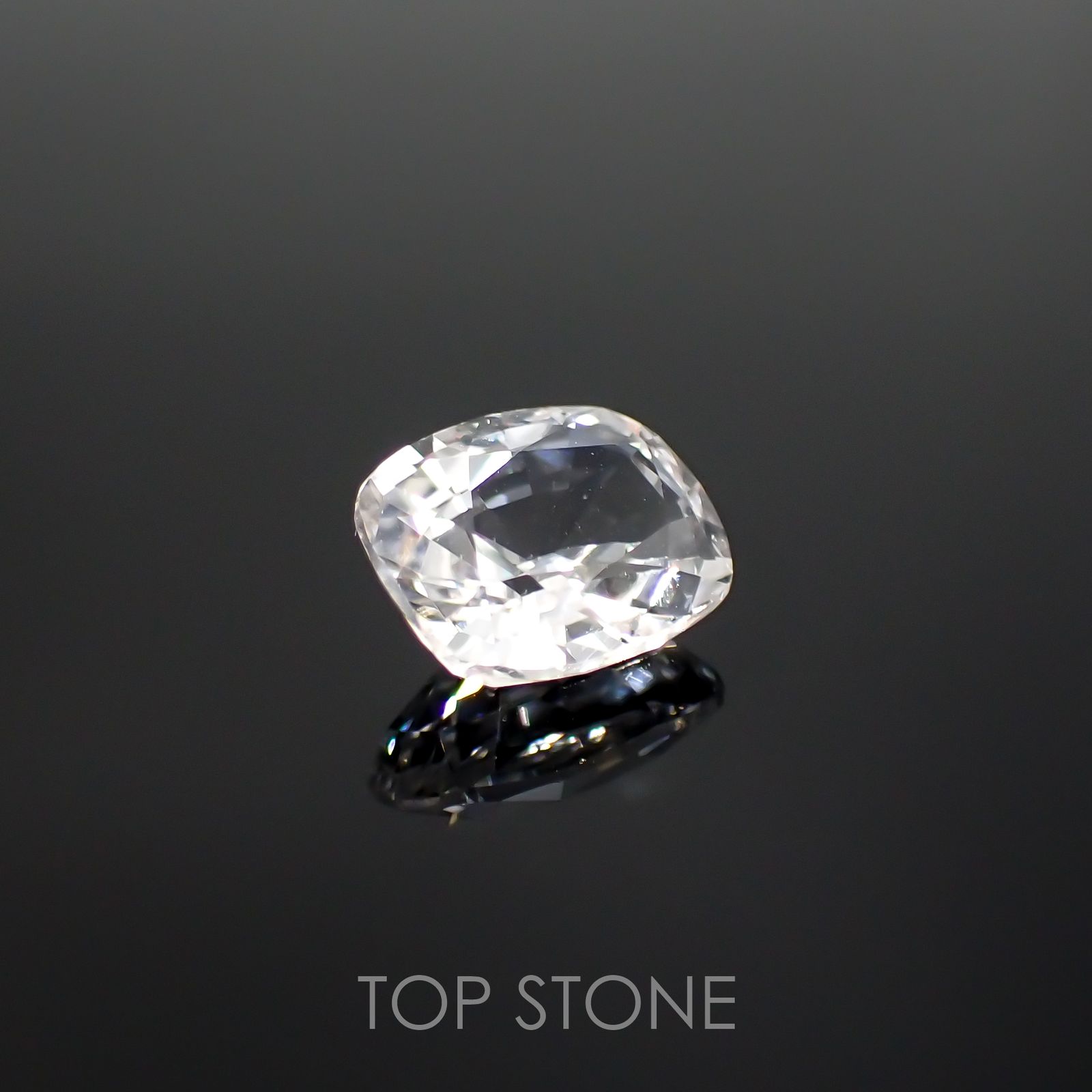 フェナカイト(宝石名ホワイト・フェナカイト) ブラジル産 2.262ct ソ付(彩珠)[210812704]9×7.4mm前後