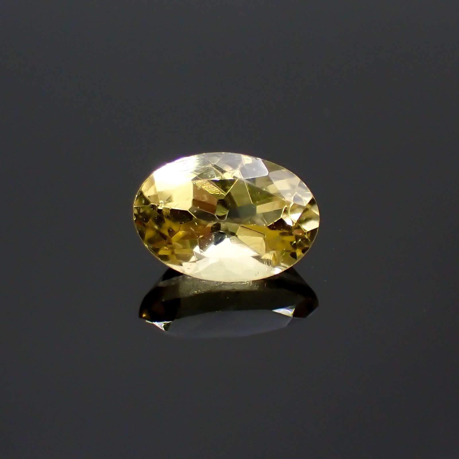 レモンイエローアパタイト(宝石名アパタイト) メキシコ産 0.82ct 識別済[211013232]7×4.8mm前後